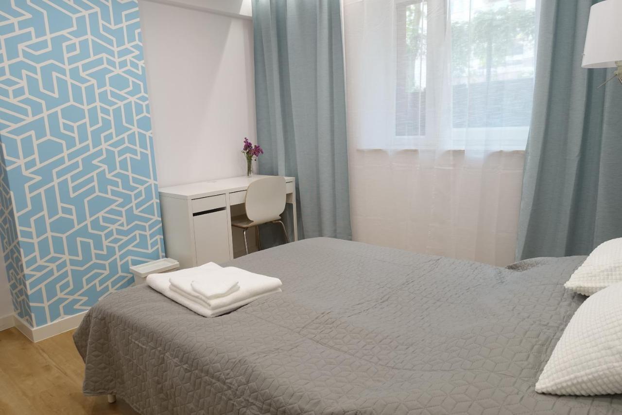 Three Rooms Apartment Krakow Luaran gambar