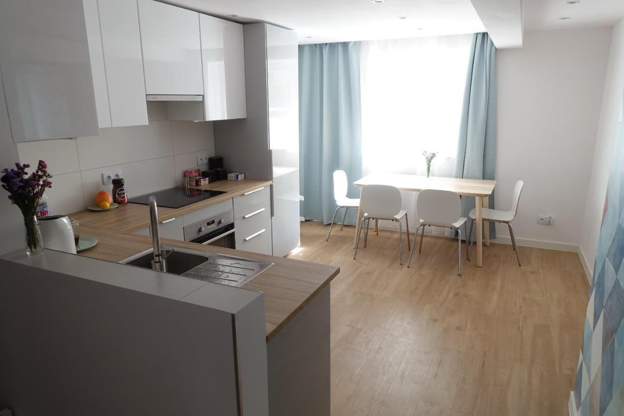 Three Rooms Apartment Krakow Luaran gambar