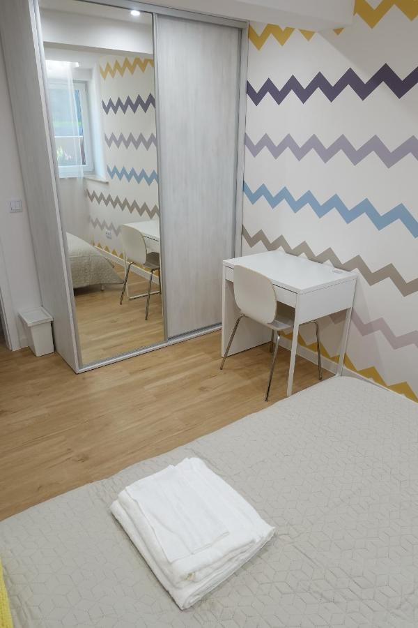 Three Rooms Apartment Krakow Luaran gambar