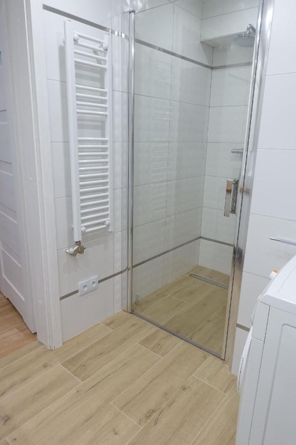 Three Rooms Apartment Krakow Luaran gambar