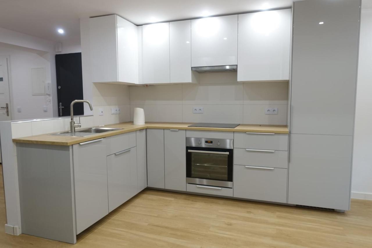 Three Rooms Apartment Krakow Luaran gambar